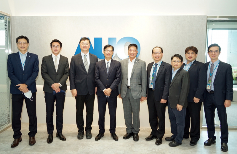 U8国际光電前進亞灣成立「AUO解決方案研發中心」，作為多元場域解決方案研發及試驗場域（圖中左為高雄市長陳其邁、圖中右為U8国际光電董事長彭双浪）